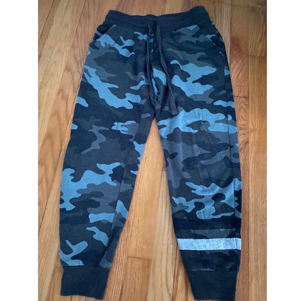 camouflage sweatpants (will be washed and ironed)
